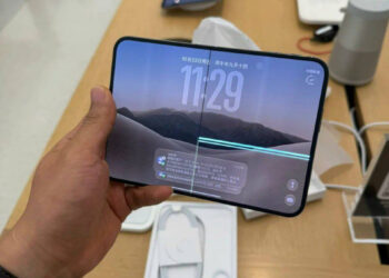REPORTAN FALLAS EN IPHONE DUO; USUARIOS DETECTAN FISURAS Y MANCHAS EN PANTALLA PLEGABLE