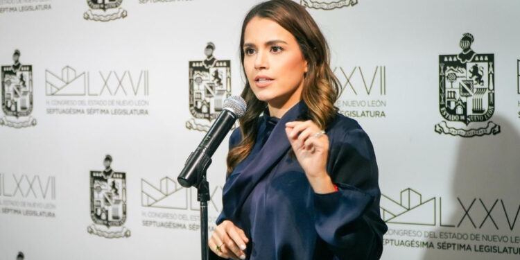 REVIVEN PUBLICACIONES DE LORENA DE LA GARZA: DE DECIR QUE LOS PANISTAS LE DABAN “ASQUITO” A BUSCAR LA CANDIDATURA ALBIAZUL POR MONTERREY